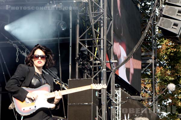 ANNA CALVI - 2018-08-25 - SAINT CLOUD - Domaine National - Scene de la Cascade - 